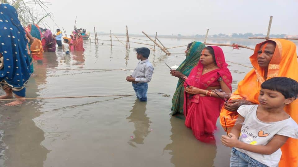 Chhath Puja 2022 Devotees To Offer Arghya To Surya Dev at Yamuna ghats in Agra