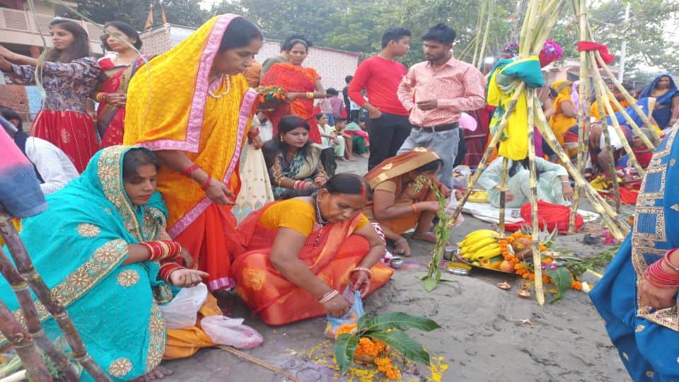 Chhath Puja 2022 Devotees To Offer Arghya To Surya Dev at Yamuna ghats in Agra