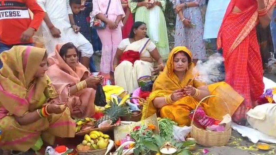 Chhath Puja 2022 Devotees To Offer Arghya To Surya Dev at Yamuna ghats in Agra