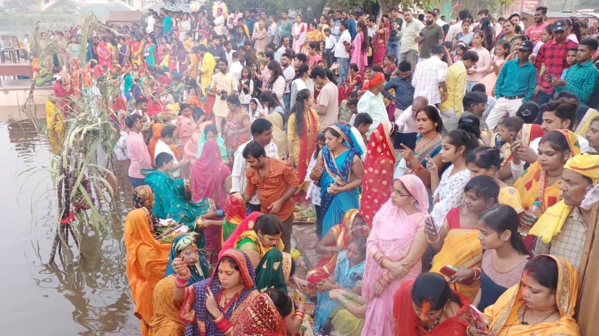 Women offer prayer on Chhath Puja on banks of river Gomati in Lucknow.