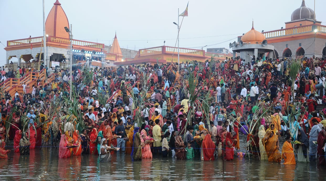 Arghya given to the rising sun, sought blessings by spreading the lap