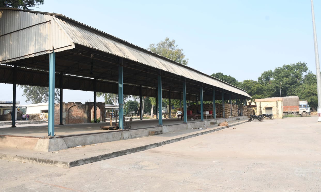 village,former,SDM,crops,centre