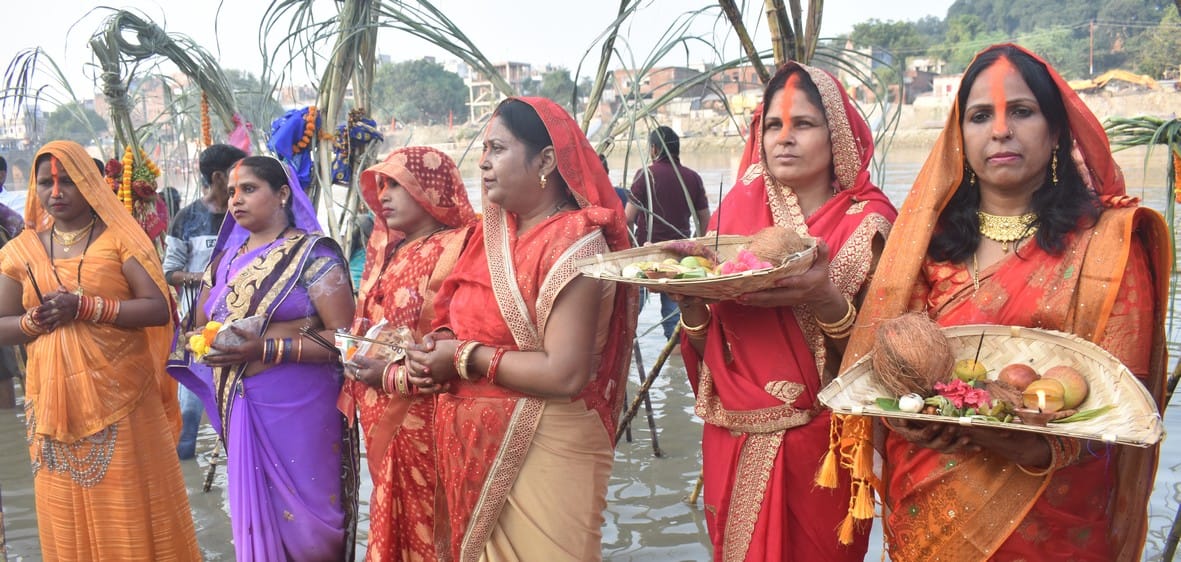 Faith gathered at the Ghats for Suryapasana