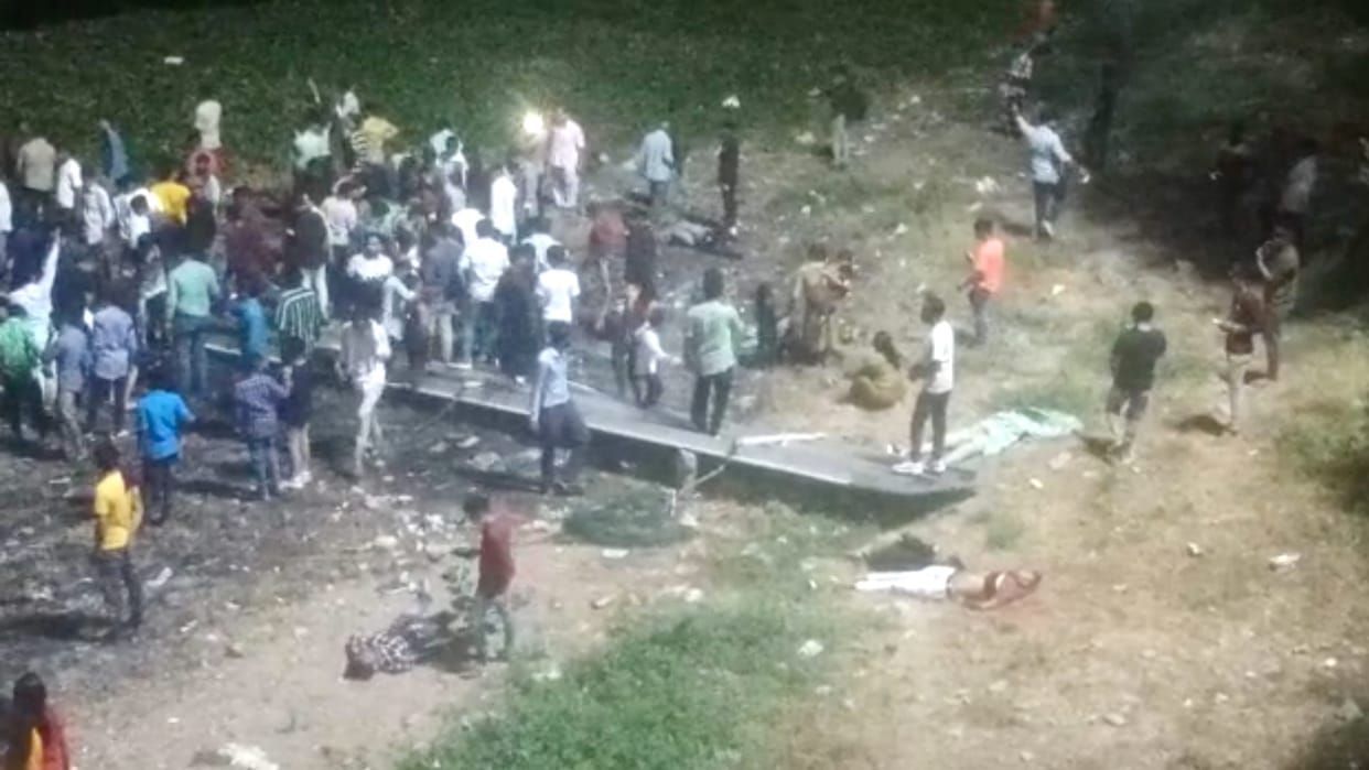 Gujarat Morbi Bridge Collapse Video how people survived from Machhu River stream news in hindi