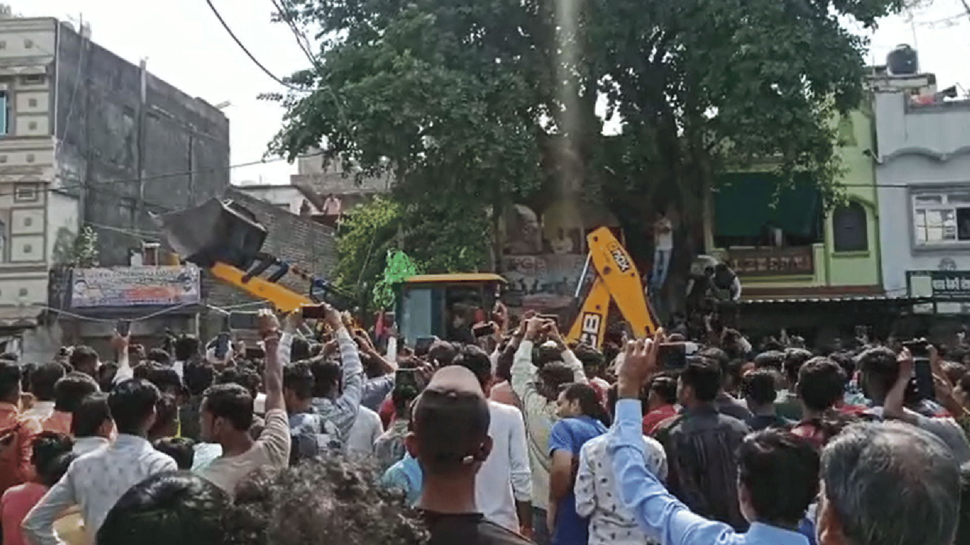 MP News: Bulldozers ran at the houses of 15-year-old girl accused of gang-rape