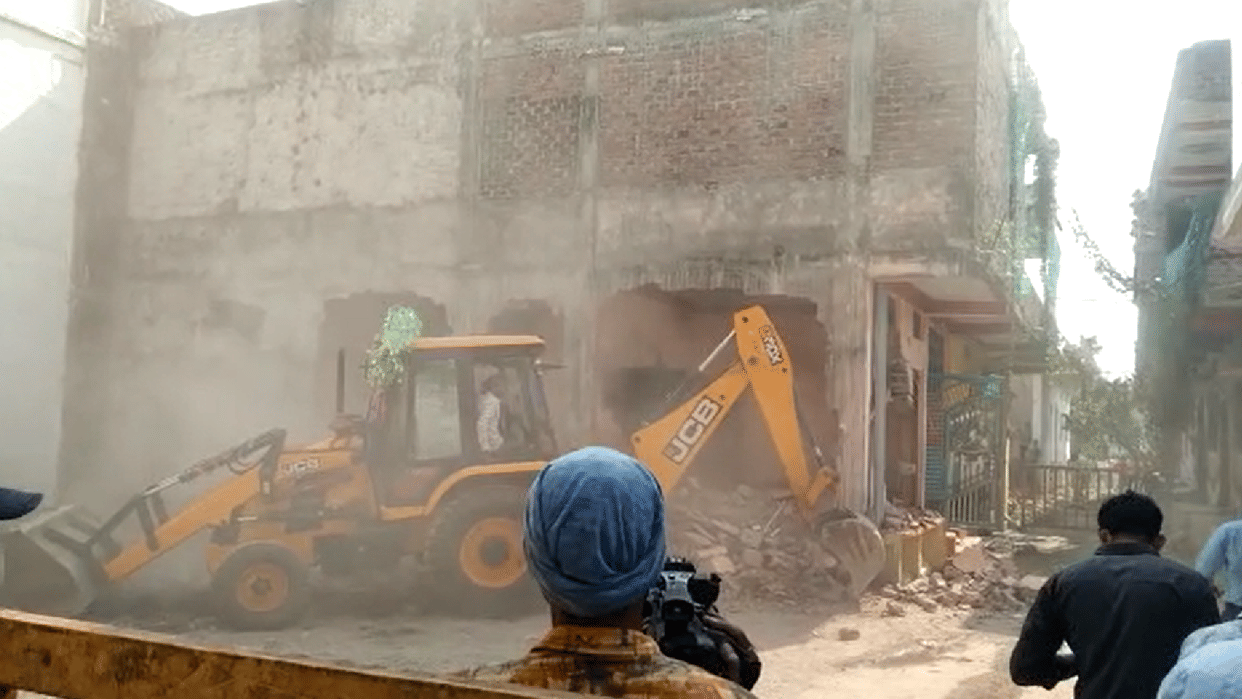 MP News: Bulldozers ran at the houses of 15-year-old girl accused of gang-rape