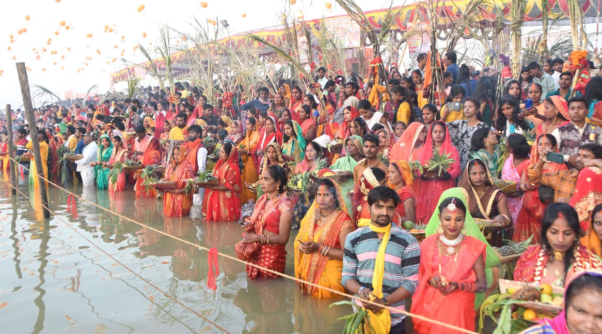 chhath : devotees arrived ghhat with full devotion
