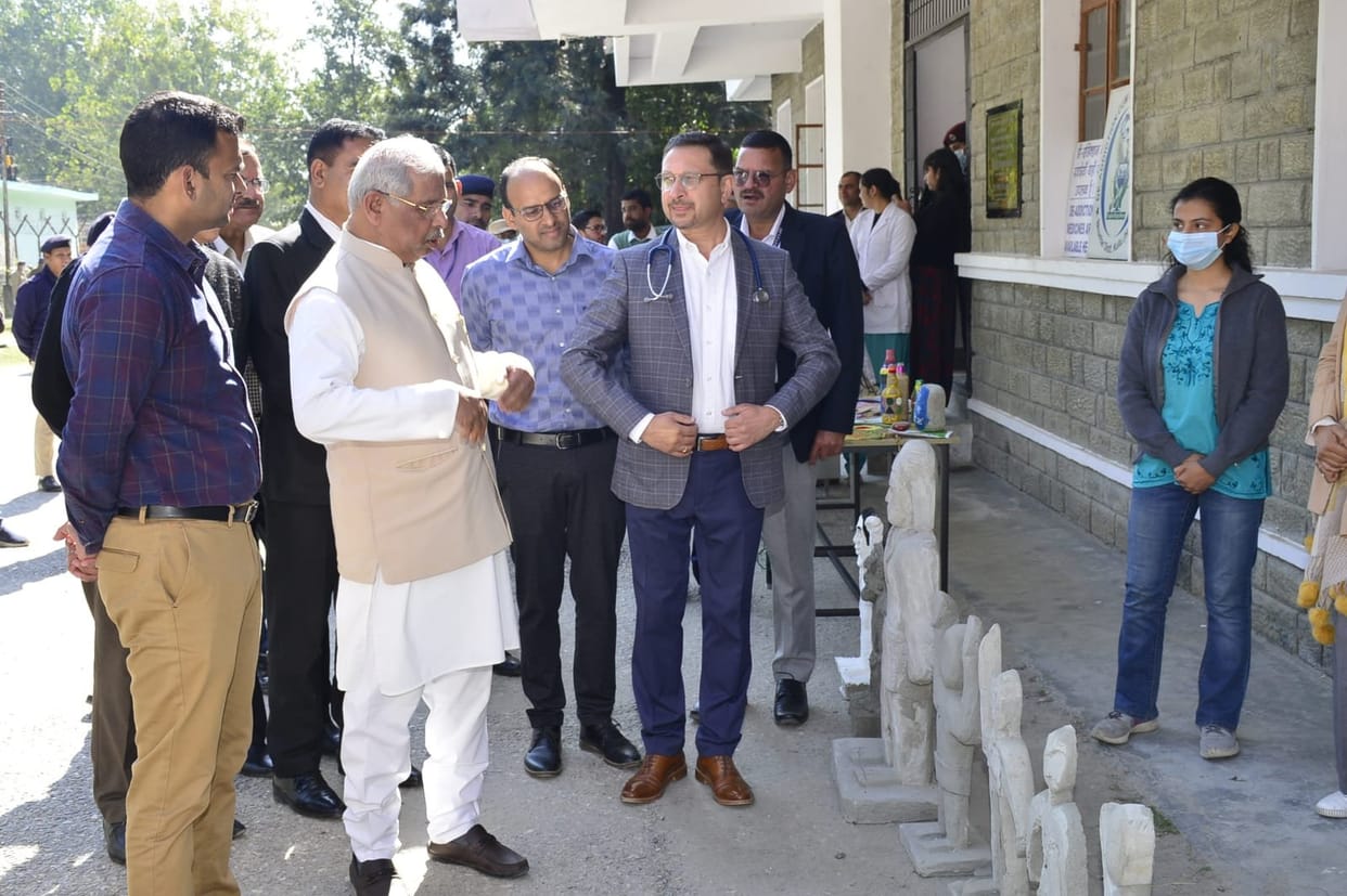 Governor offered prayers at Mata Hidimba Temple in Manali