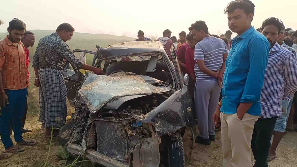 Advocate dies due to dumper collision in Farrukhabad, five injured including father