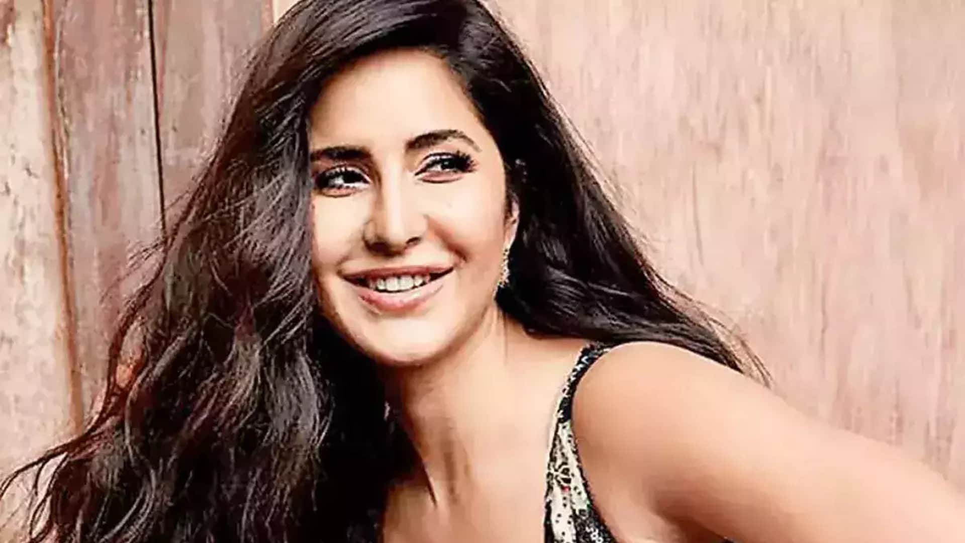 Phone Bhoot Promotion During India vs South Africa Match Katrina Kaif Ishaan Khatter Siddhant Chaturvedi