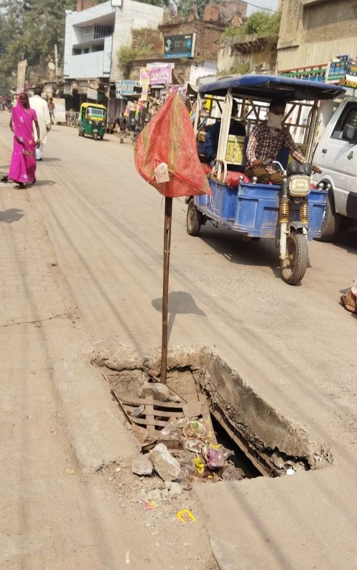 Inviting the accident giving broken mesh of culvert at Mehta Park