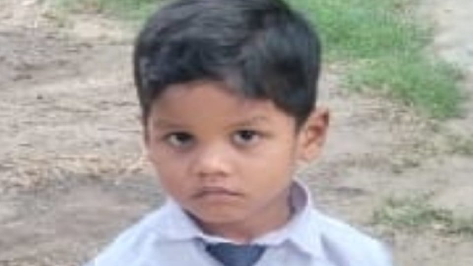 Five year old child dies in road accident in Deoria