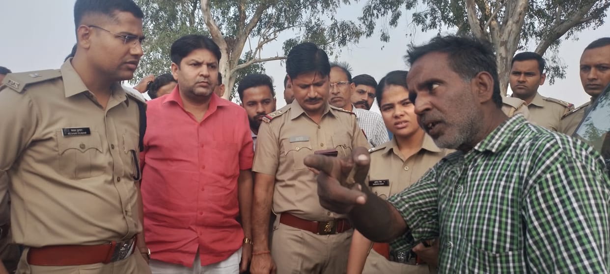 Big loot in meerut on daytime on sunday