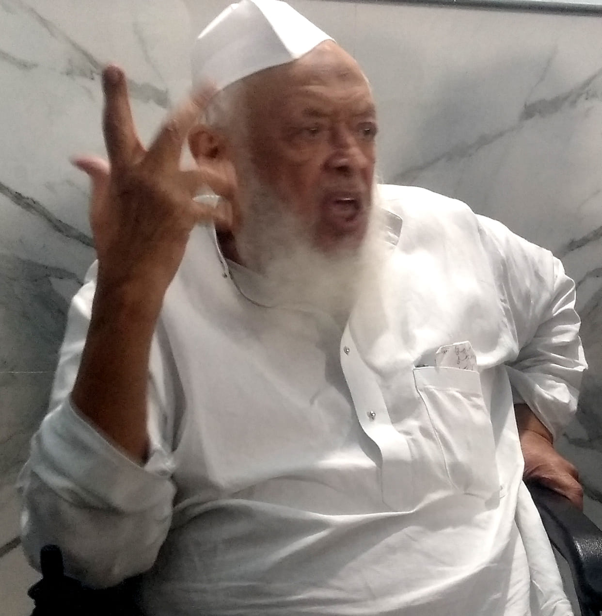 Students will neither be able to read Quran nor Namaz with laptop in one hand: Arshad Madani