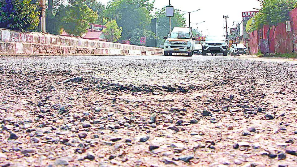 Potholes on the roads from city to village in Agra