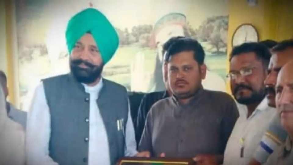 Punjab minister reached Ram Rahim Dera Video goes Viral on Social Media