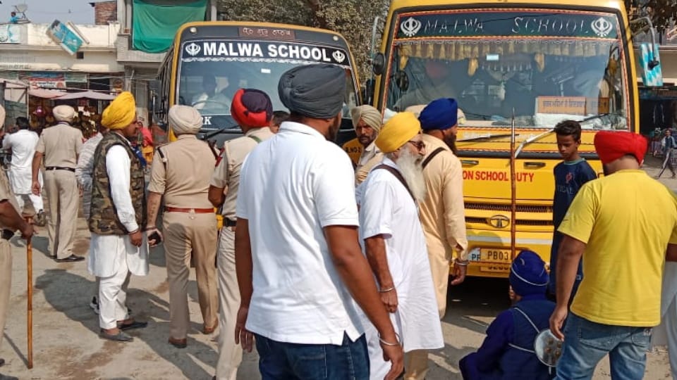 Buses of Dera supporters going to Dera Salabatpura were stopped in Bathinda