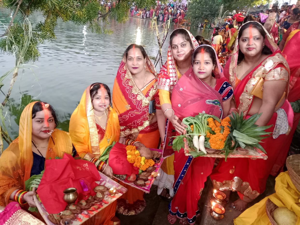 Crowds gathered at the Ghats to offer Arghya to the setting sun