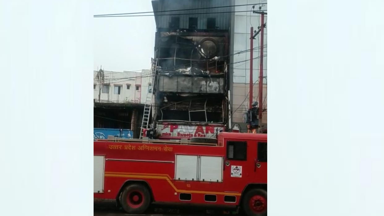 Fire broke out in a restaurent in Raebareli.