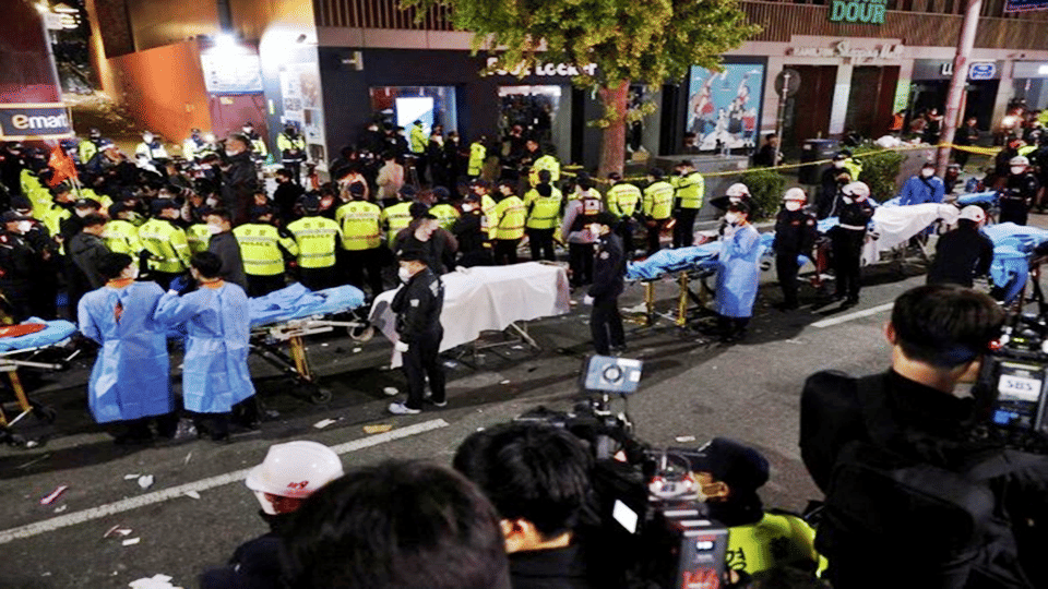 Dozens in cardiac arrest in Halloween crowds at famous night spot in South Korea news in hindi
