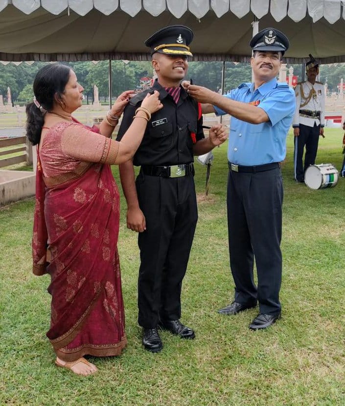 Ashul Kumar Singhal became a lieutenant in the army
