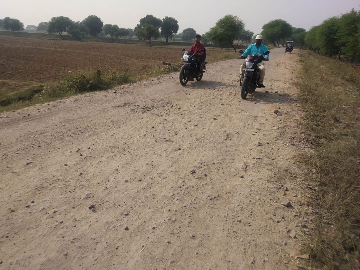 Banda: The potholes of the roads are giving pain, increasing waist and neck patients