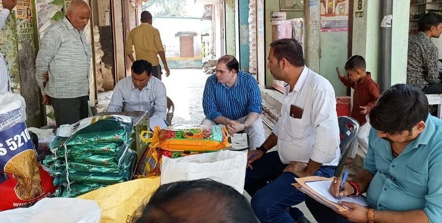 Kanpur Dehat: 26 fertilizer shops raided, 14 samples filled, show cause notices to six shopkeepers