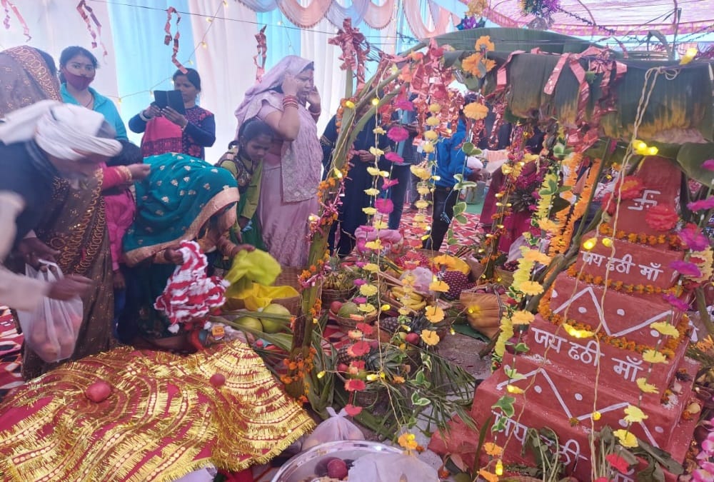 Chhath Puja 2022: Huge Crowd of devotees gathered at ganga ghats in Uttarakhand for Sunset puja