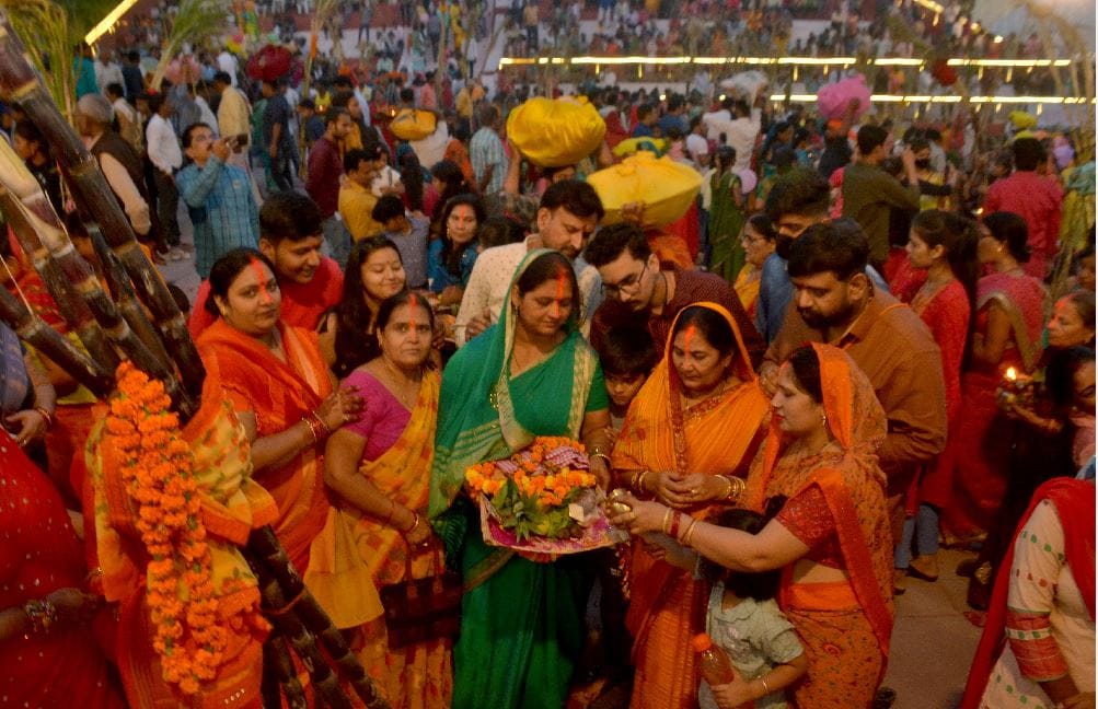 Chhath Puja 2022 celebration in Kashi varanasi offered Arghya to setting sun see in  PHOTOS
