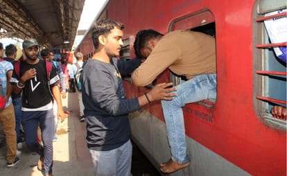Indian Railway Puja special trains there is huge rush in trains on every route from Varanasi