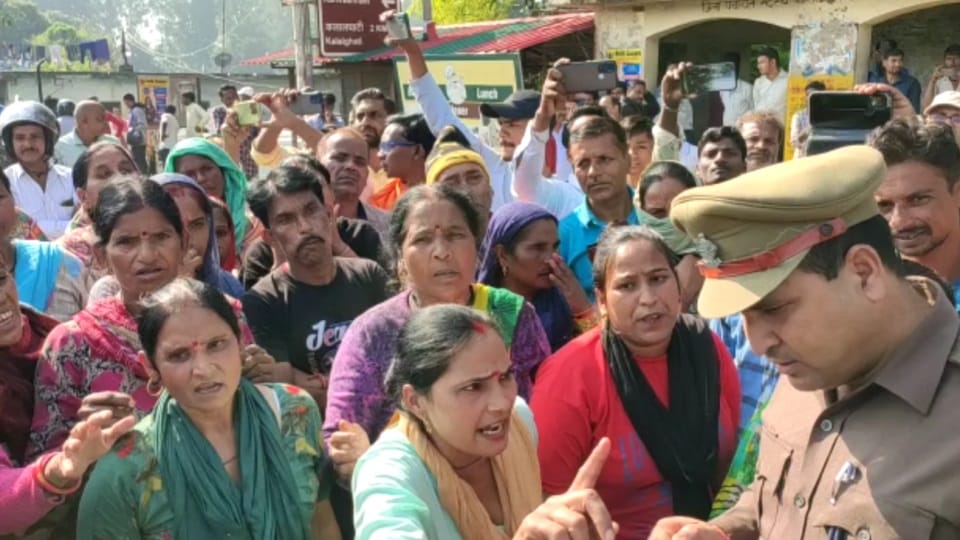 Kotdwar News: angry people ruckus and held traffic jam after Injured youth died