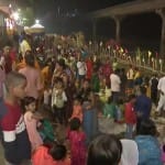 नदी के तट पर उमड़े श्रद्धालु