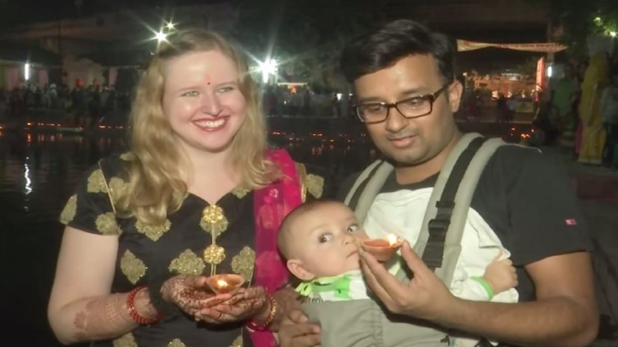 Gorakhpur : German woman performs Chhath Puja with husband
