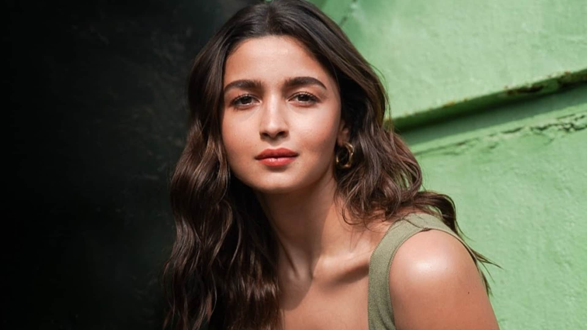 Brahmastra stars Alia Bhatt Ranbir Kapoor Baby Girl First Photo Viral know truth behind picture