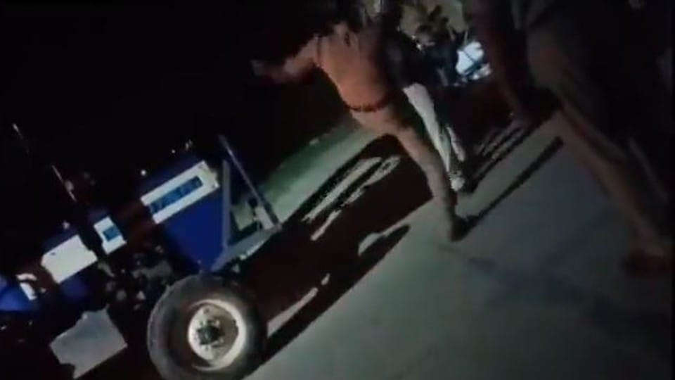 policeman kicked the tractor driver on the middle road video goes viral in agra