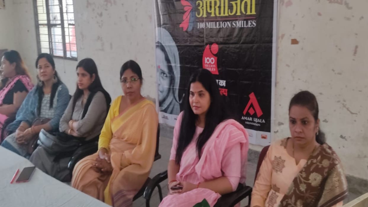 Muzaffarnagar: health advice given to girl students in the Aparajita program
