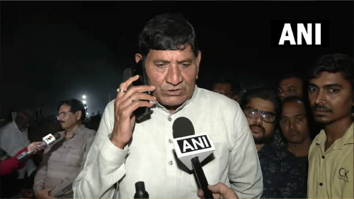 Gujarat Morbi Bridge Collapse BJP MP Mohanbhai Kundaria 12 relatives death news in Hindi