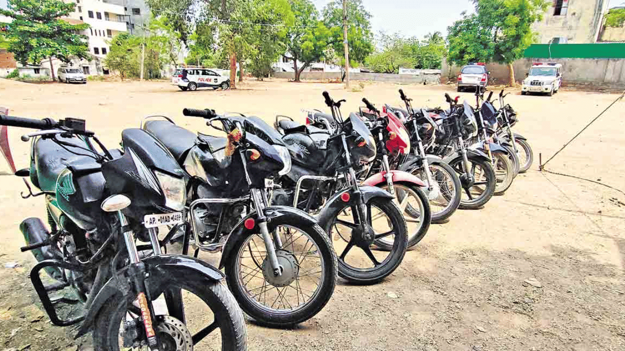automobile sales decline 1.76 percent and bike sales decline 6.52 percent in andhra pradesh