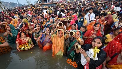 Chhath Puja 2023 Day 4: छठ पूजा के आखिरी दिन कब दिया जाएगा उगते सूर्य को अर्घ्य? जानें मुहूर्त और महत्व Chhath Puja 2023 Day 4 morning arghya muhurat timing and dos donts in hindi