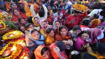 Chhath Puja: The tide of faith rises on the ghats of Ganga-Yamuna to offer Arghya to the rising sun