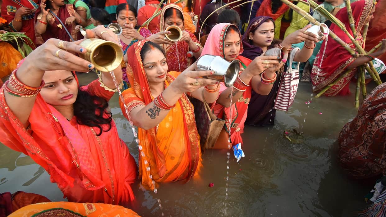 Chhath Puja 2023 Trendy and Traditional Dresses to wear this Chhath Puja