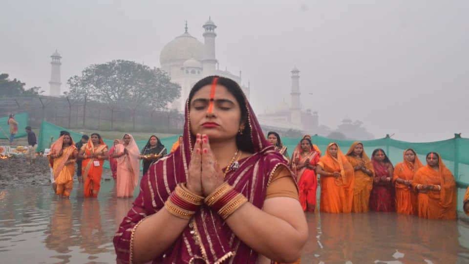 Chhath Puja 2022 Devotees To Offered Arghya To Surya at Yamuna ghats in the morning in Agra
