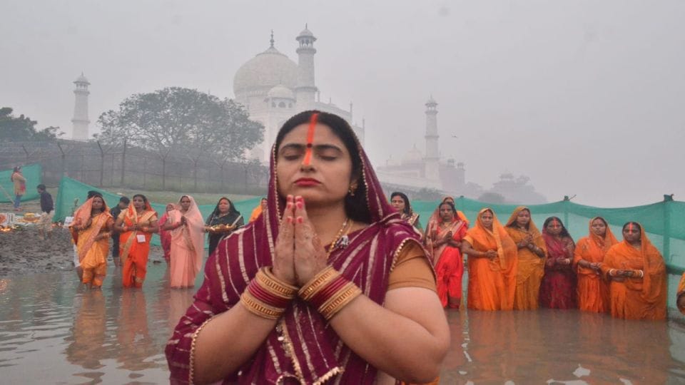 Chhath Puja 2022 Devotees To Offered Arghya To Surya at Yamuna ghats in the morning in Agra