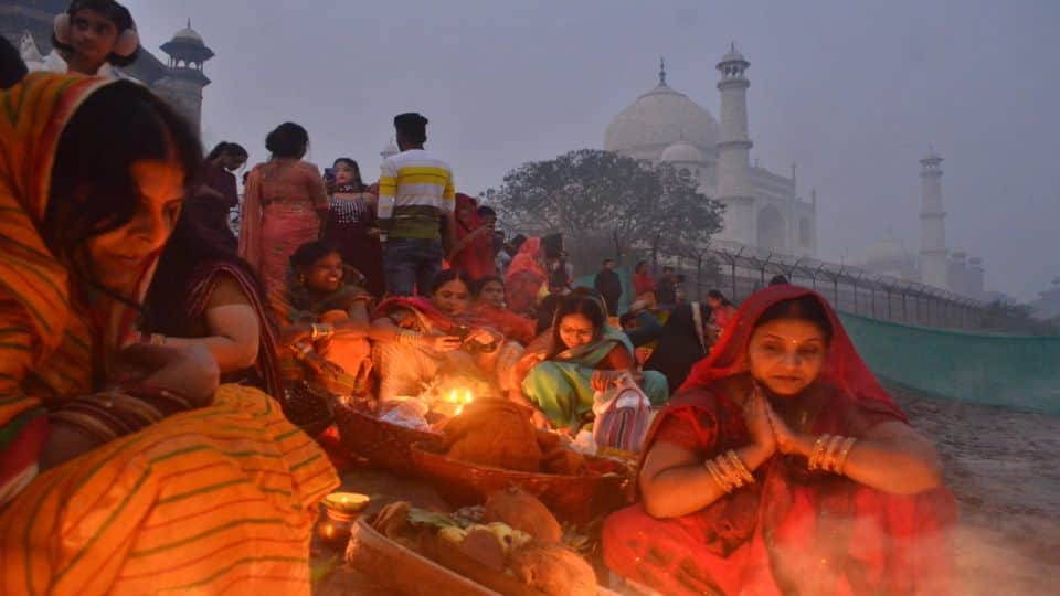 Chhath Puja 2022 Devotees To Offered Arghya To Surya at Yamuna ghats in the morning in Agra