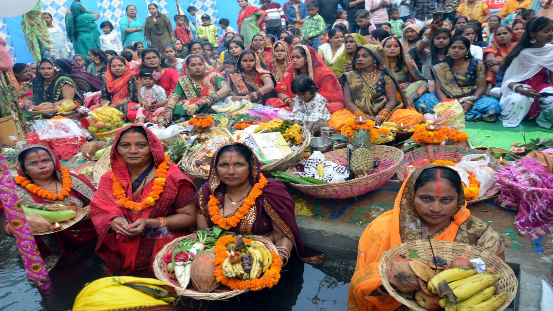 Chhath Puja 2022: After the end of Chhath in West UP, Nirjala fast is opened, chants of Chhath Maiya echoed