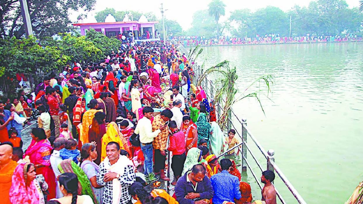 Chhath Puja 2022: After the end of Chhath in West UP, Nirjala fast is opened, chants of Chhath Maiya echoed