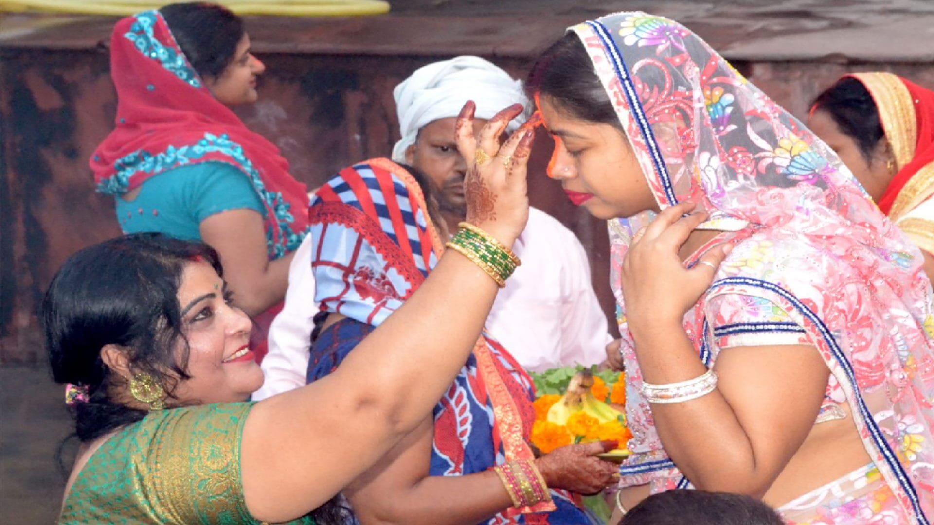 Chhath Puja 2022: After the end of Chhath in West UP, Nirjala fast is opened, chants of Chhath Maiya echoed