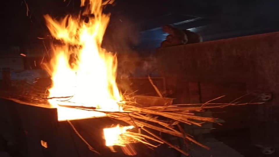social worker Laxmi Gautam performed the last rites of two women found dead in Vrindavan