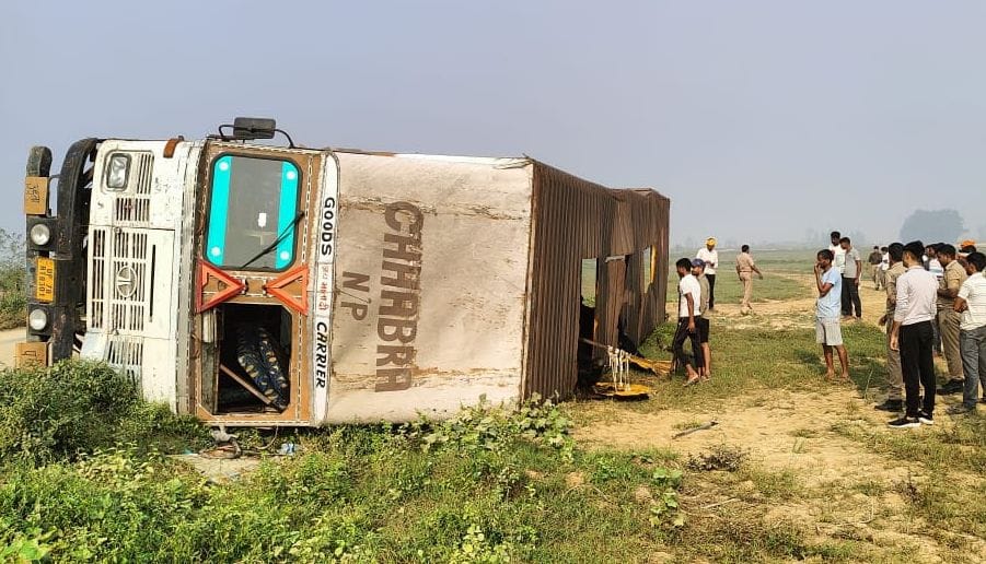 Hardoi, Container full of cattle overturned, 14 killed