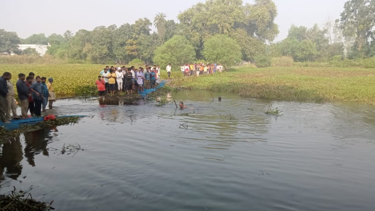 An Eight years child get drowned in a lake in Gonda.
